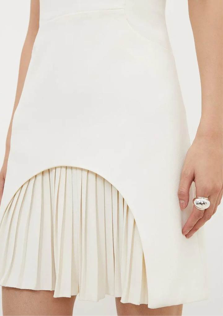 Charissa - Minikleid mit hochgeschlossenem Kragen, Kappärmeln und plissiertem Saum