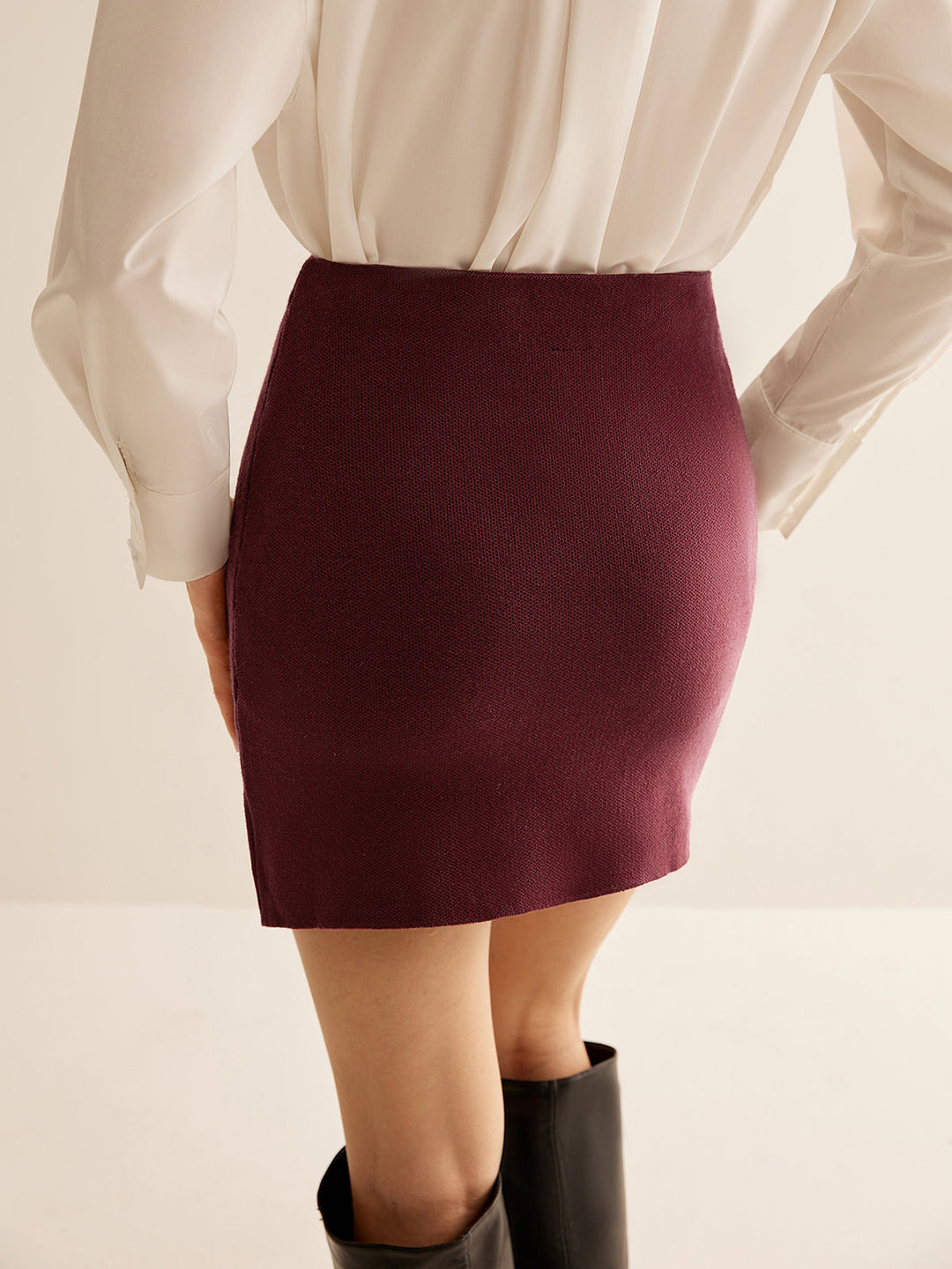 Sigrid - Minimalistischer, schmal geschnittener Pullover und Minirock