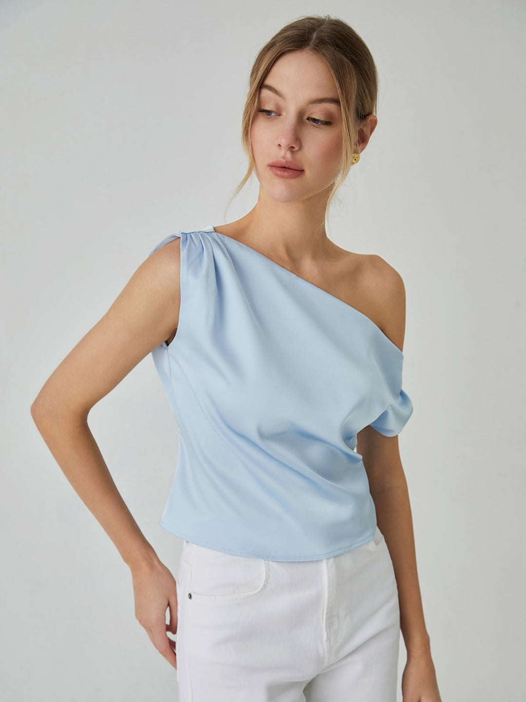 Arwen – Ein-Schulter-Bluse mit geknotetem Ausschnitt