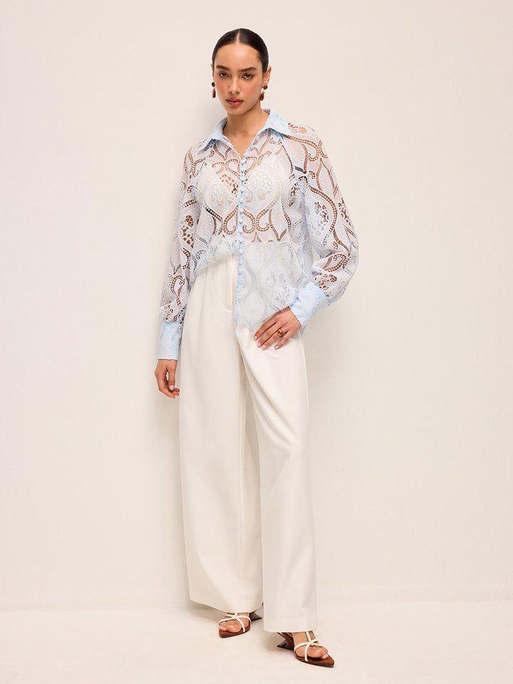 Elvira – Transparente Spitzenbluse mit Stoffknopf