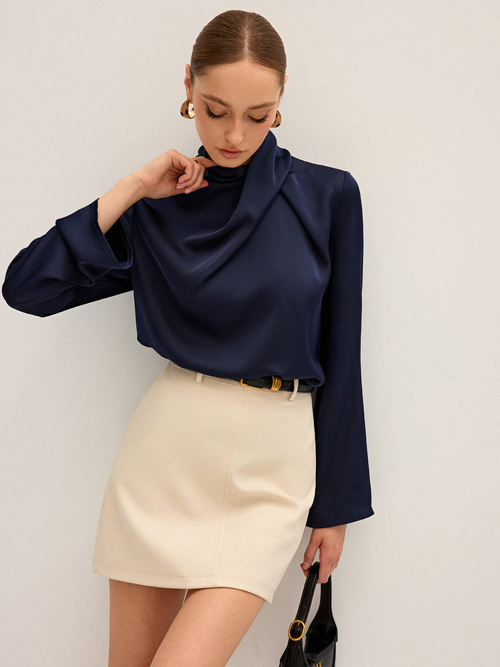 Lotte – Satinbluse mit drapiertem, hohem Kragen