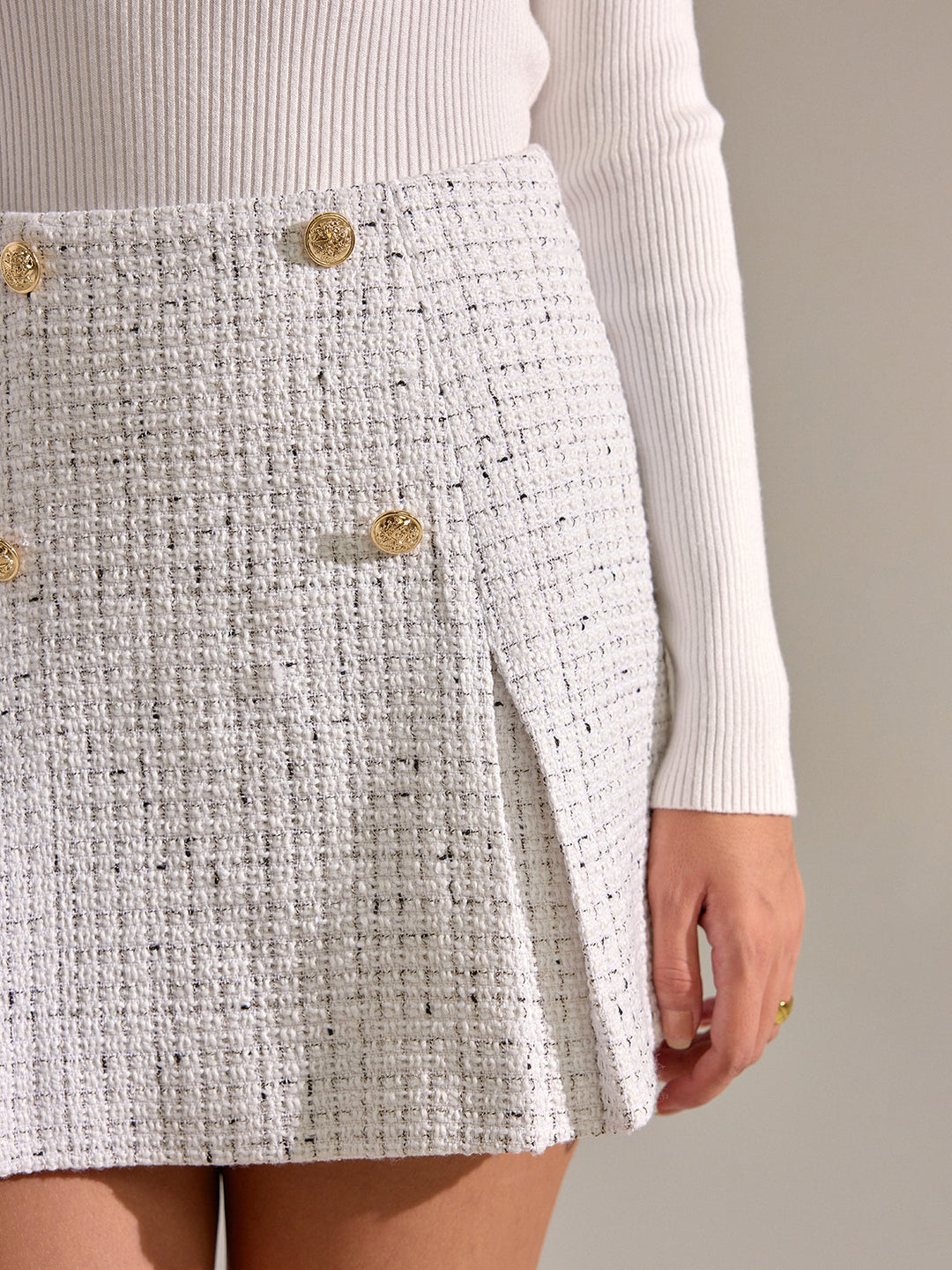 Hedwig - Minirock aus plissiertem Tweed mit Metallknöpfen
