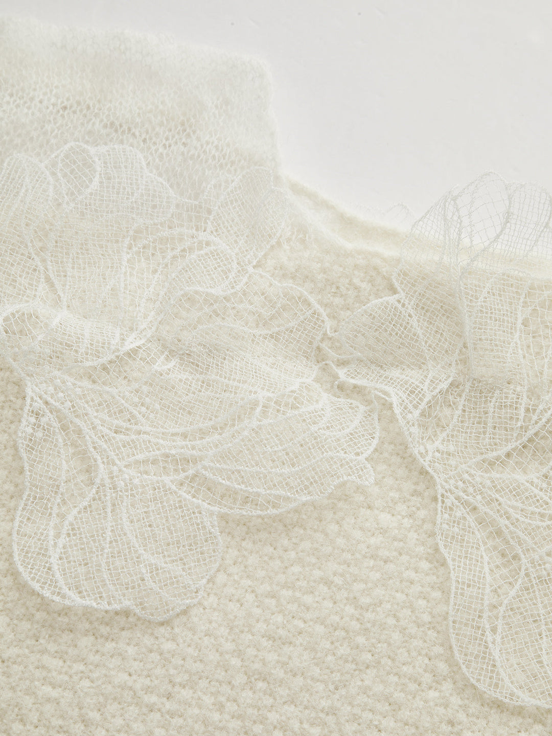 Erika – Pullover aus floraler Spitze, halbtransparent, mit Rundhalsausschnitt