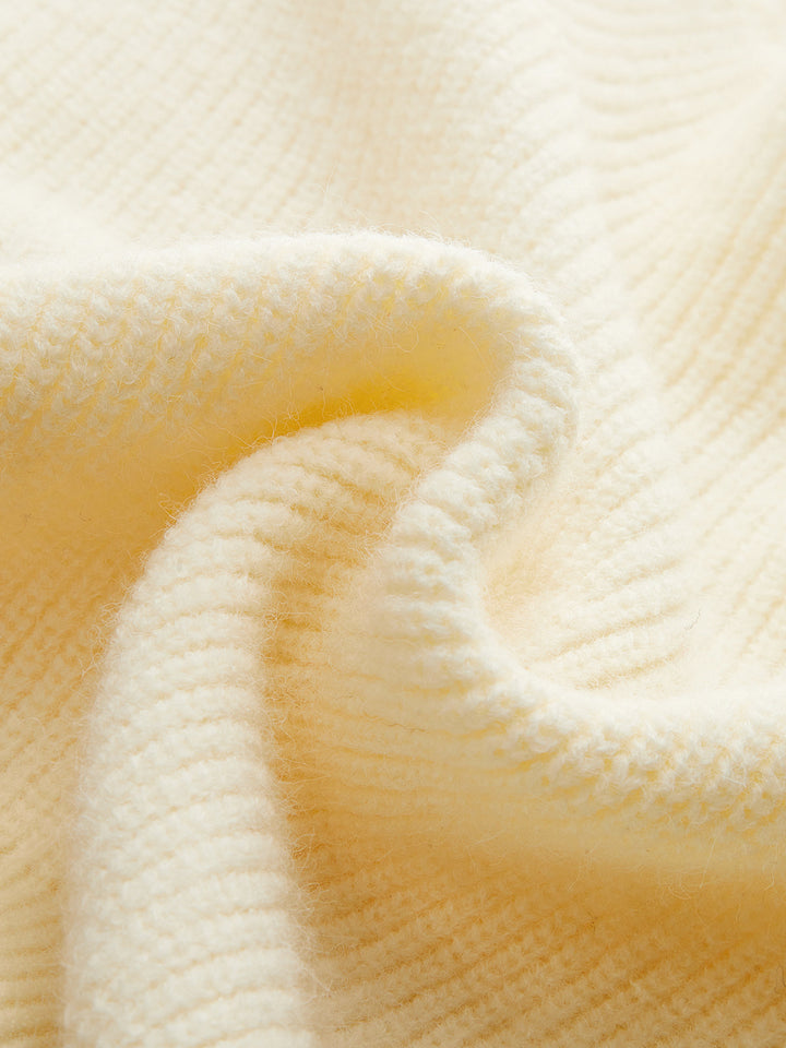 Gina – Strickweste mit Stehkragen und Blumenstickerei