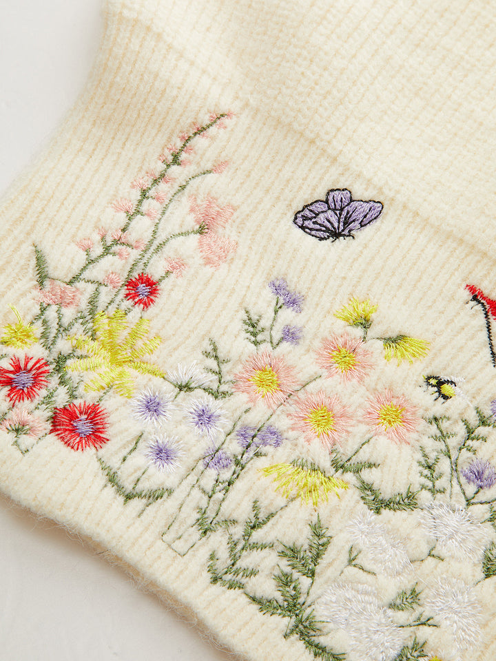 Gina – Strickweste mit Stehkragen und Blumenstickerei