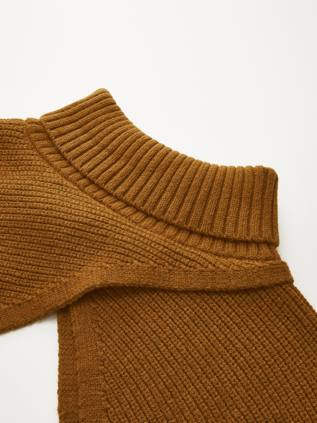 Dagmar – Zweiteiliges Set aus Rollkragen-Überwurf und Cami-Top aus Strick