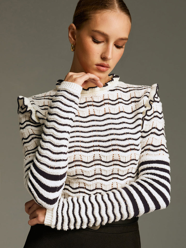 Celina – Gestreiftes, durchbrochenes Strickoberteil mit Rüschen