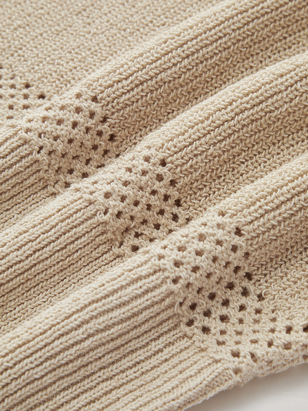 Alisa - Ärmelloses Strickoberteil mit geraffter Taille
