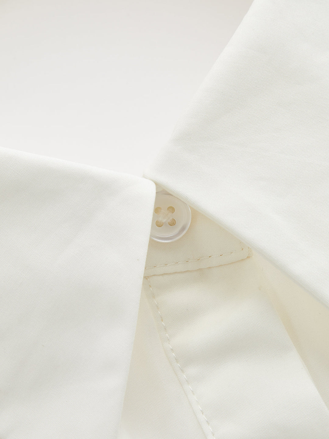 Meike – Baumwollbluse mit Neckholder und rückenfreiem Schößchen