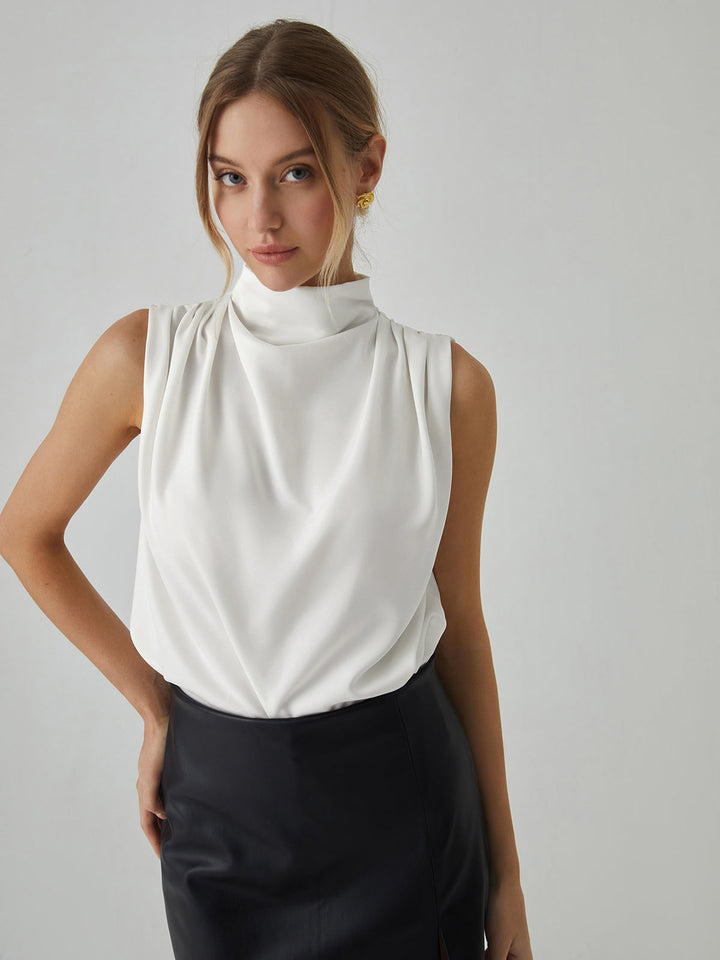 Annika – Plissierte, ärmellose Bluse mit hohem Kragen