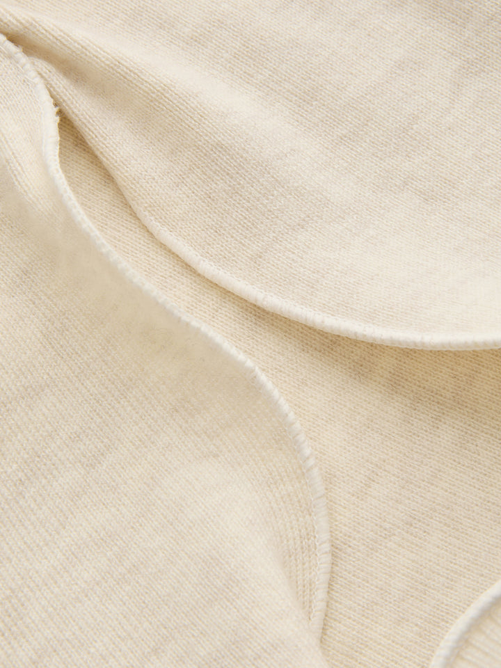 Jessica – Strickoberteil mit 3D-Blumenmuster und gerüschtem Saum