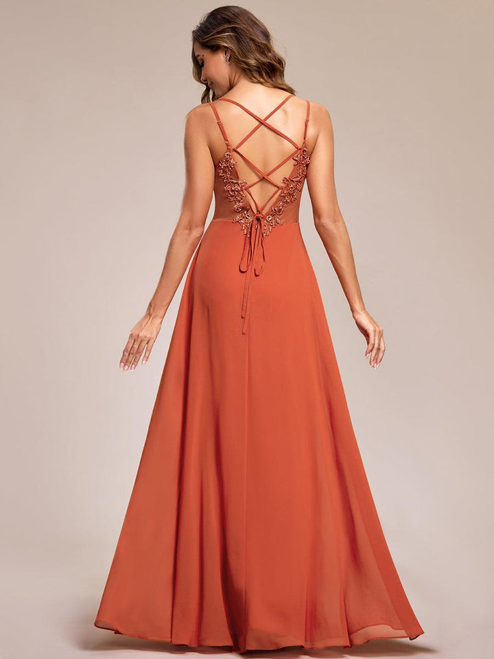 Frieda – Brautjungfernkleid aus Chiffon und Spitze mit rückenfreiem Design und feinen Trägern