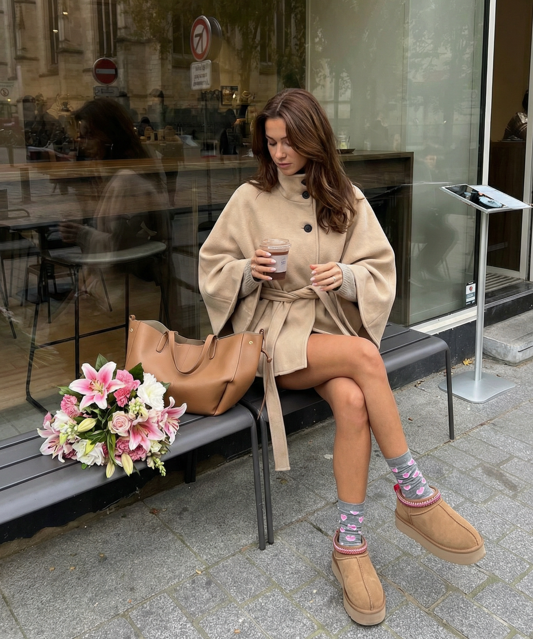 Amelie – Poncho Karah in Beige
