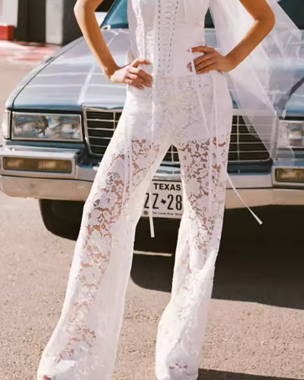 Didi - Sexy transparente Flare-Leggings mit Mesh-Einsätzen und Cut-out-Design als stylische Cover-up-Hose.
