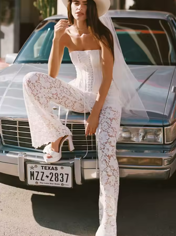 Didi - Sexy transparente Flare-Leggings mit Mesh-Einsätzen und Cut-out-Design als stylische Cover-up-Hose.