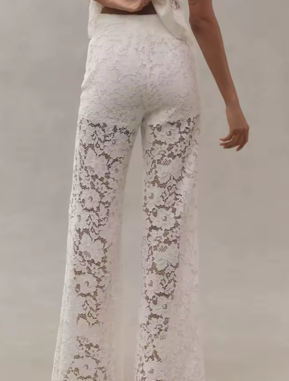 Didi - Sexy transparente Flare-Leggings mit Mesh-Einsätzen und Cut-out-Design als stylische Cover-up-Hose.