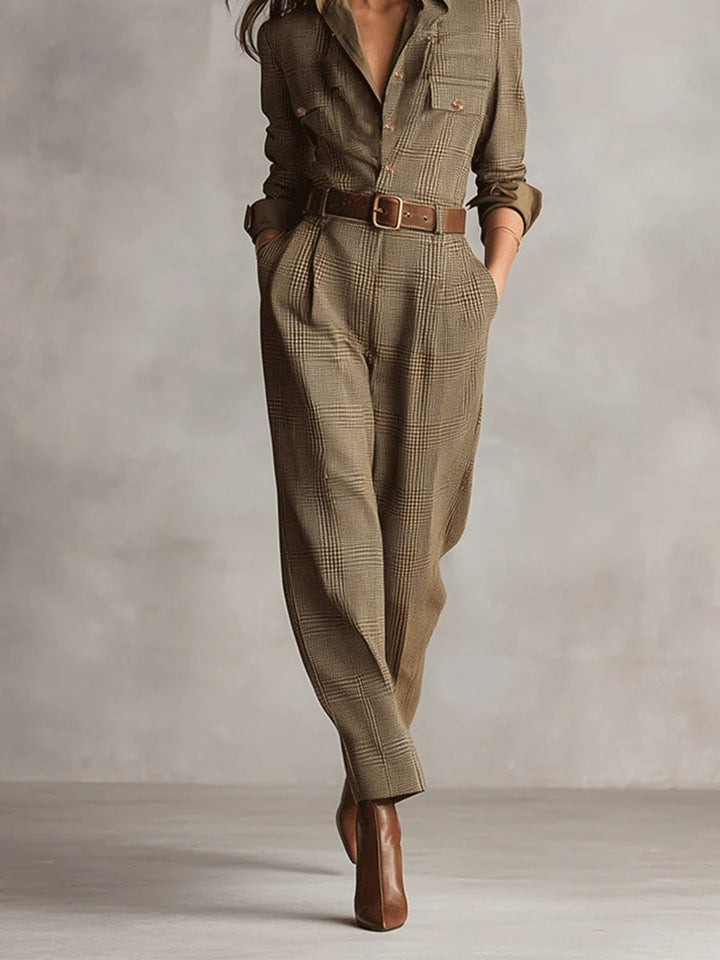 Zoë - Verfeinerter Utility-Jumpsuit mit Karomuster in Tweed-Optik.