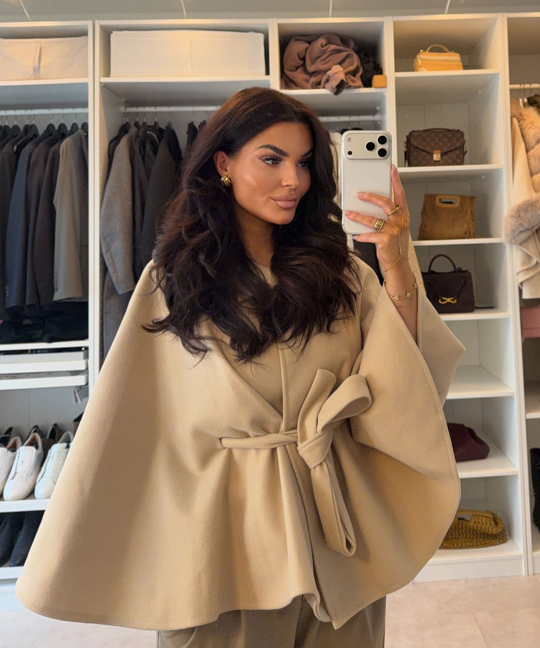 Amelie – Poncho Karah in Beige