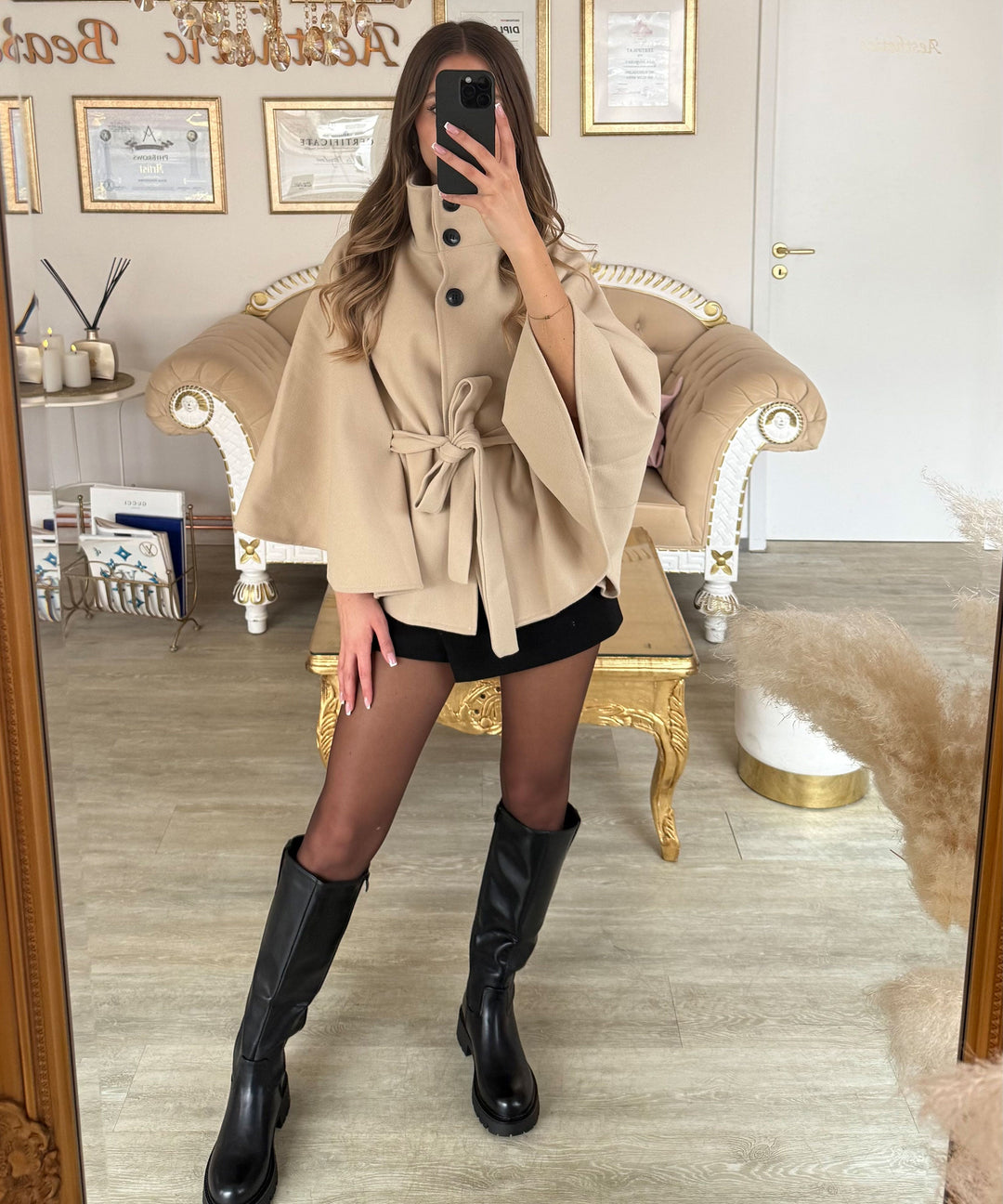 Amelie – Poncho Karah in Beige