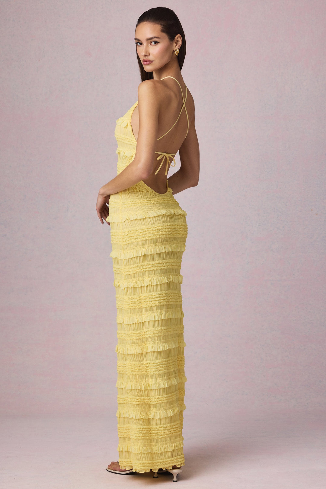 Elisa – Rückenfreies Maxikleid mit Neckholder in Zitronengelb