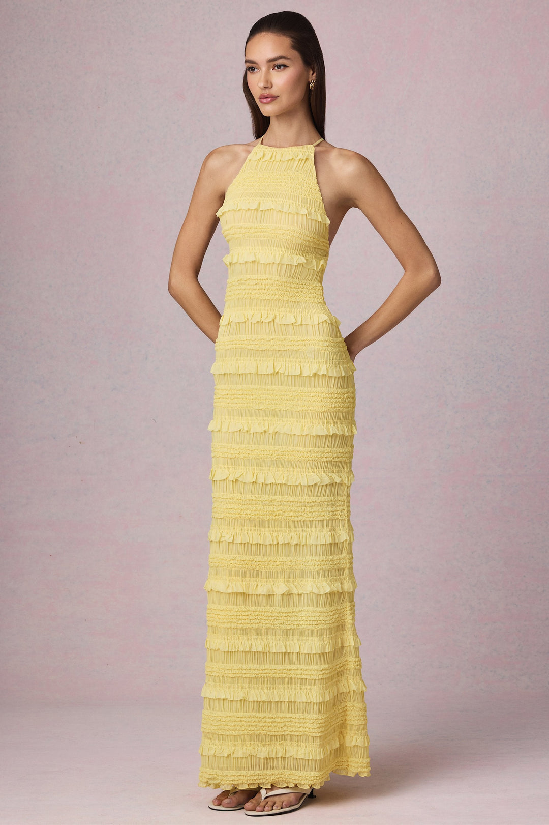 Elisa – Rückenfreies Maxikleid mit Neckholder in Zitronengelb